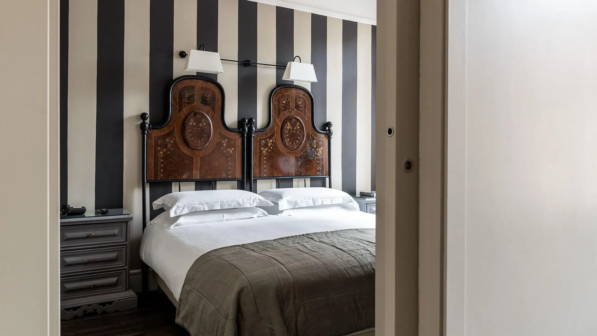 לינה וארוחת בוקר רומא Casa Montani 3*,
