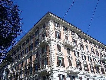 לינה וארוחת בוקר רומא Casa Montani